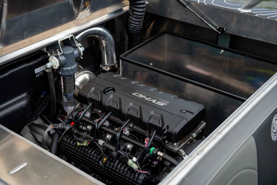Engine bay of the VB12 show boat with the supercharged Yamaha SVHO marine engine