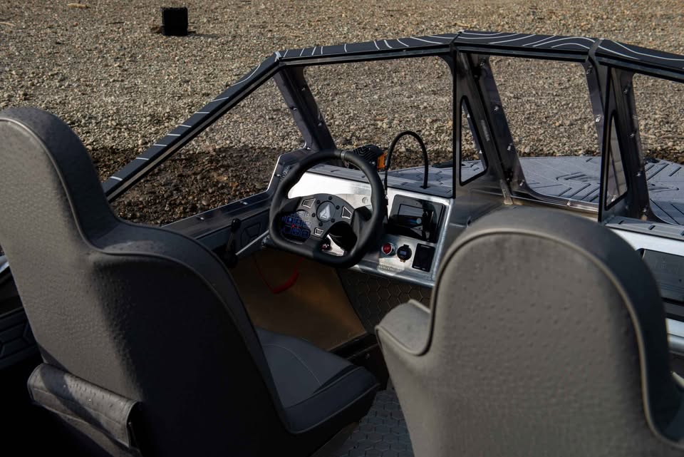 Helm of the VB12 show boat with steering wheel, digital display and PRP suspension seats